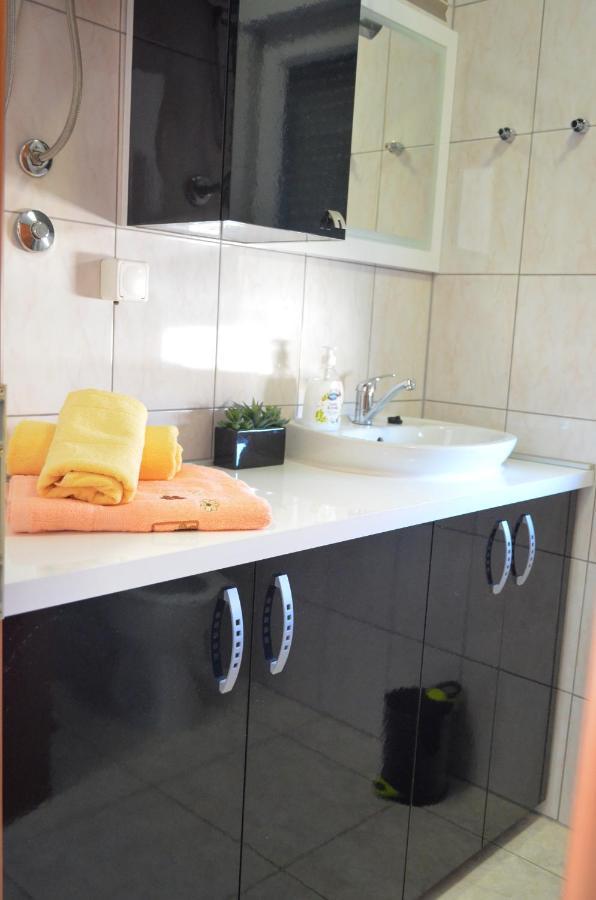 Mihaela Studio Apartmans 150M Near The Beach Каштела Экстерьер фото
